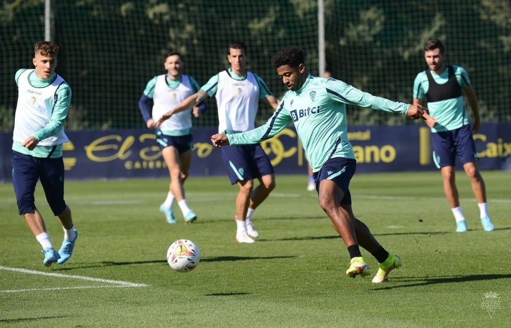 Choco Lozano durante un entrenamiento del Cádiz CF. Foto: Cádiz CF