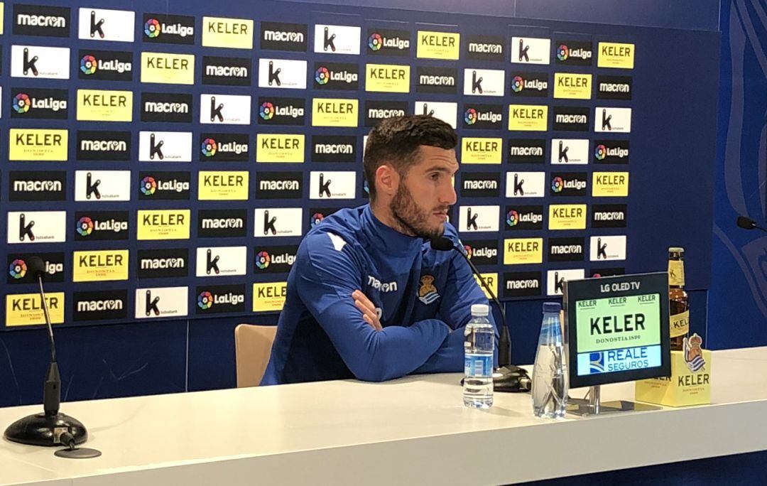 Zaldua responde a la preguntas en la sala de prensa de Zubieta