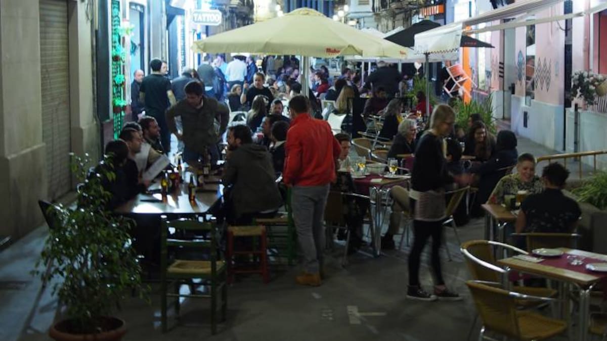 Mónica: "No queremos marcharnos como muchos vecinos. Sin vecinos no hay barrios"