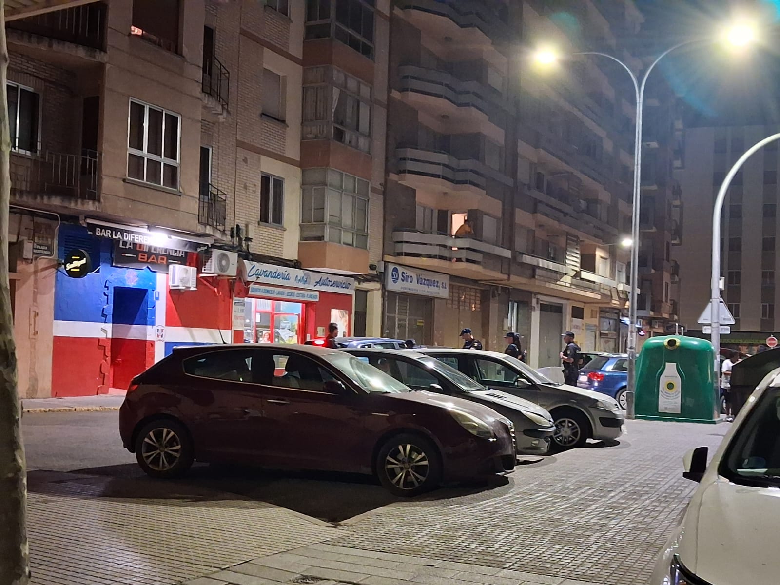 El operativo policial ha puesto el foco en uno de los locales de la plaza Santiago
