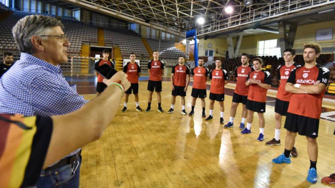 La gestión de Cayetano Franco está en el punto de mira de varios ex jugadores del Ademar