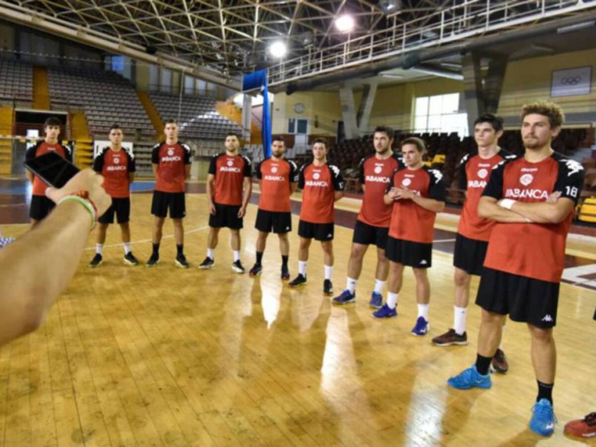 Ex jugadores del Ademar responden con dureza al presidente Franco