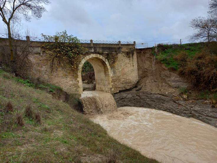 El puente de acceso a la Hacienda La Laguna de Baeza, que sufrió desperfectos