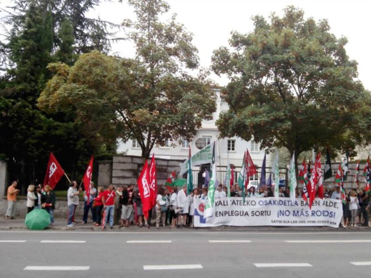 Dirección y sindicatos, enfrentados por los paros en Osakidetza