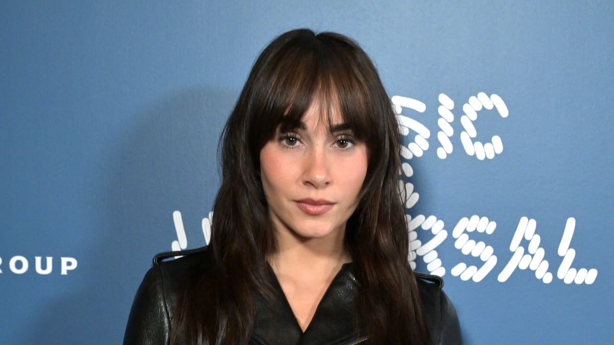 La reunión que no vimos venir: Aitana, cantando 'Superestrella', ante Olivia Dean, Conan Gray o las autoras de 'Golden'