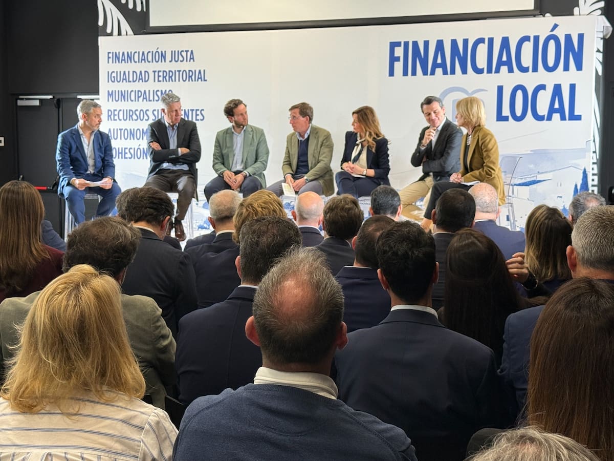 Isaac Claver defiende en Barcelona la incorporación de la "visión rural" en la financiación local