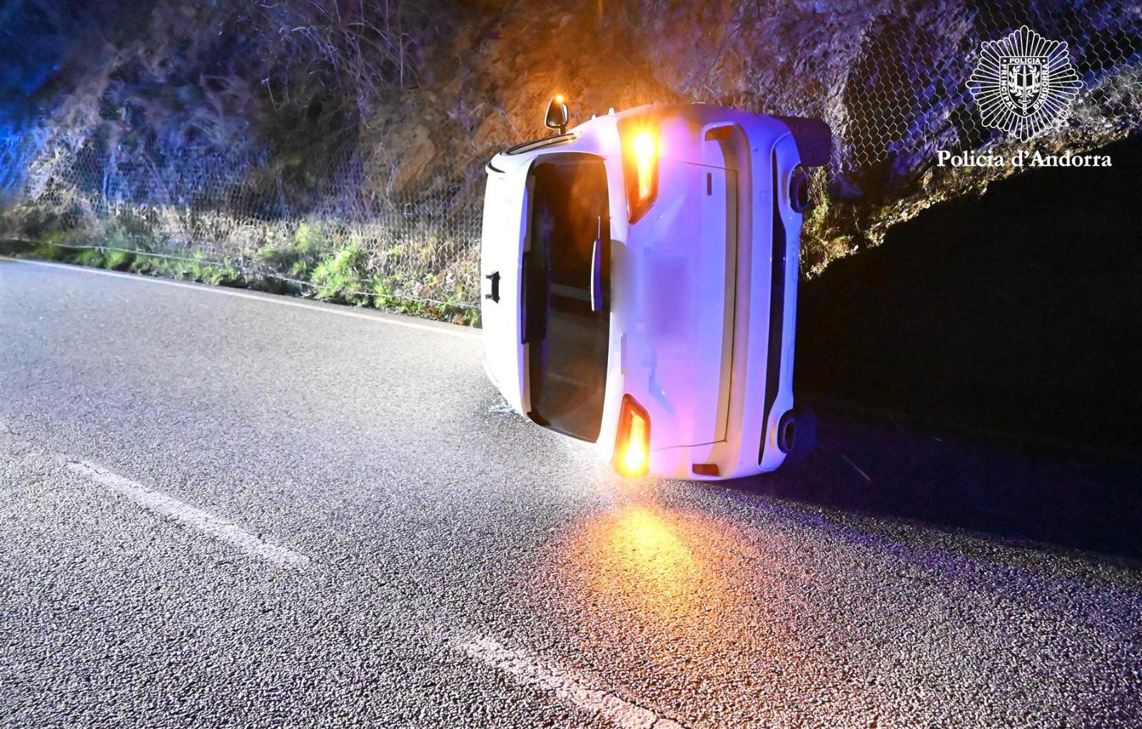 Un dels accidents amb danys materials del cap de setmana amb conductors beguts implicats.