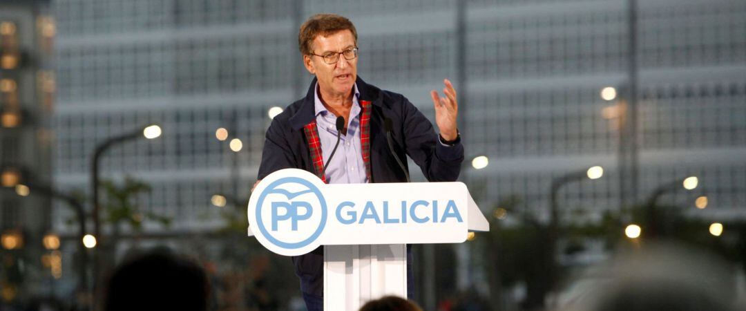 El presidente del PPdeG, Alberto Núñez Feijóo, interviene en el acto de presentación de la candidata del Partido Popular a la Alcaldía de A Coruña en las próximas elecciones municipales de 2019, Beatriz Mato