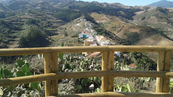 Abigail Mendoza, vecina de El Junquillo (Guía), no tiene Internet ni teléfono fijo