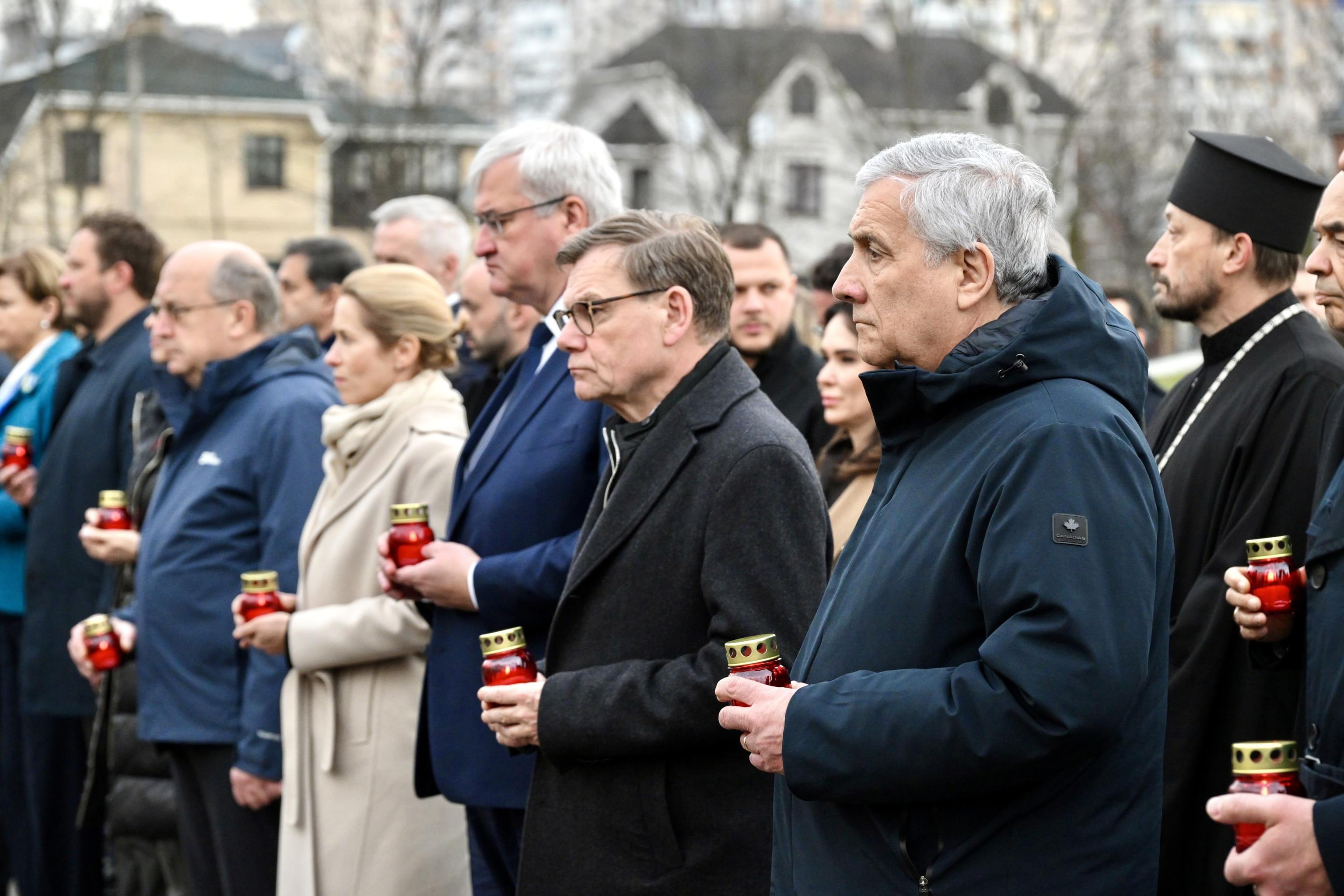 La Alta Representante de la UE para Asuntos Exteriores y Política de Seguridad, Kaja Kallas asiste junto a otros ministros a una ceremonia de encendido de velas para conmemorar el cuarto aniversario del descubrimiento de la masacre de Bucha. (Ucrania, Kiev) EFE/EPA/ALESSANDRO DI MEO