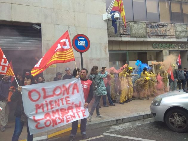 "Olona miente, Lambán consiente": es uno de los mensajes y consignas de los trabajadores de Sarga que han secundado la huelga