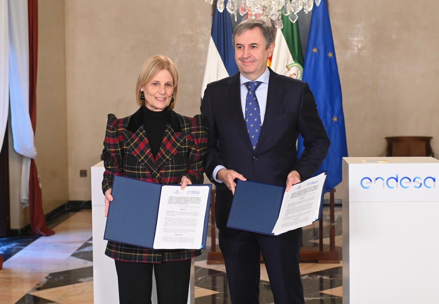 Firma del convenio entre el Ayuntamiento y Endesa