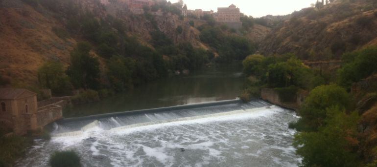 Imagen del Tajo a su paso por Toledo este lunes, 17 de octubre