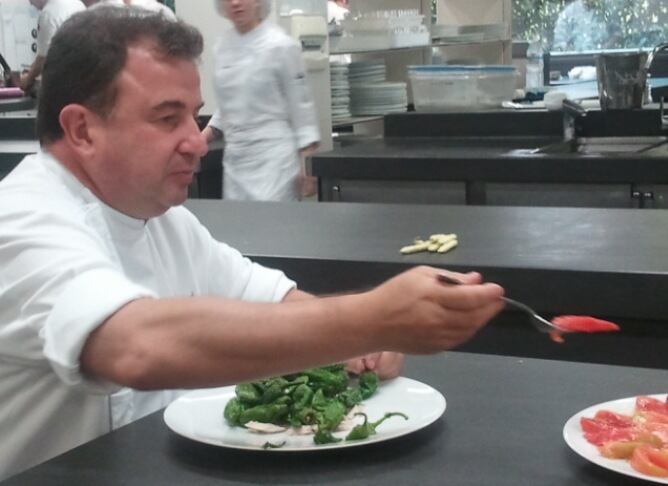 Los chefs también comen, pero en lo hacen en la cocina.