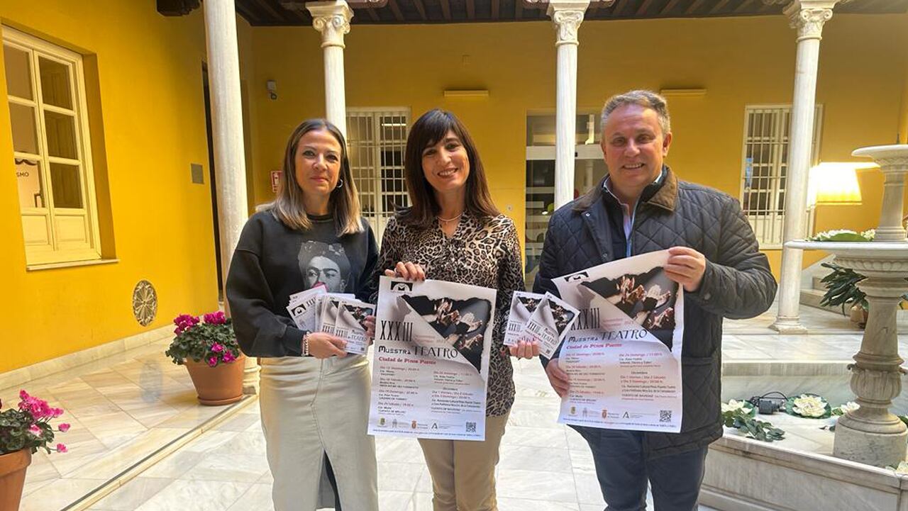 Presentación de la Muestra de Teatro de Pinos Puente (Granada) en la sede del Patronato de Turismo de la Diputación