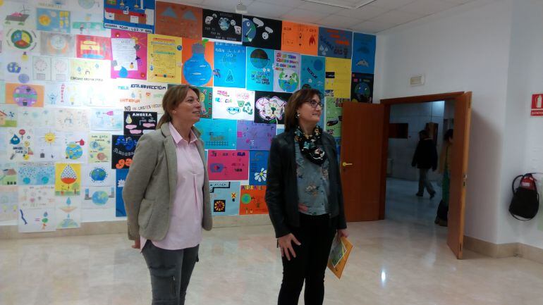 María Ángeles Marín, concejal de Consumo (dcha) y Pilar Hernández, técnico de la OMIC