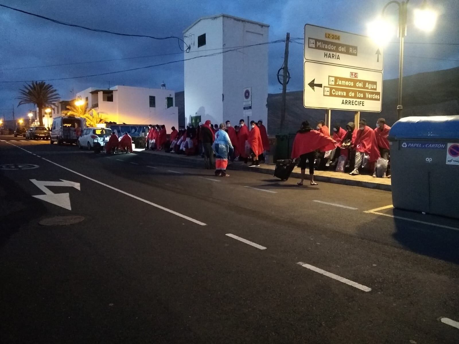 Migrantes en el pueblo de Órzola, Lanzarote.