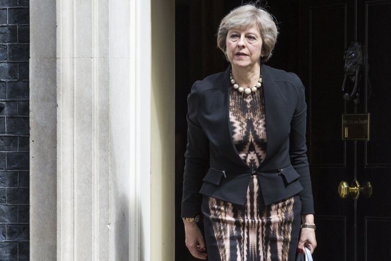 Theresa May saliendo del número 10 de Downing Street. 