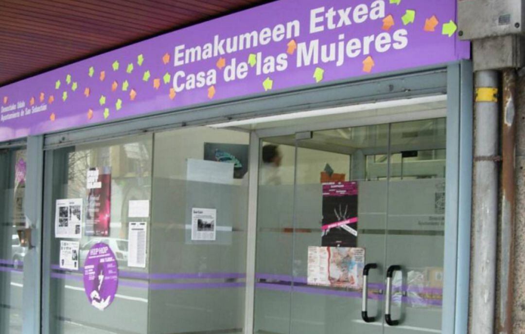 El centro está ubicado en la calle Okendo