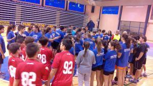 Los aficionados al balonmano más jóvenes comienzan a formar los equipos para Navidad con Amor.