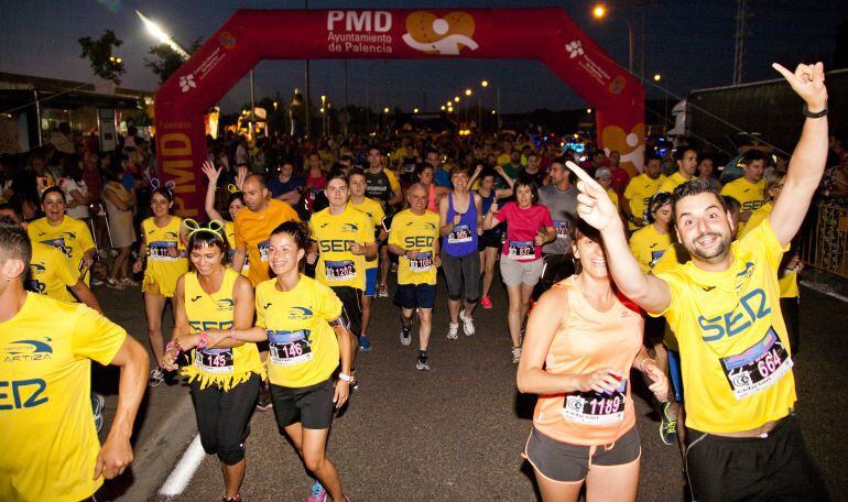 Salida de la segunda edición de la carrera nocturna en Palencia 