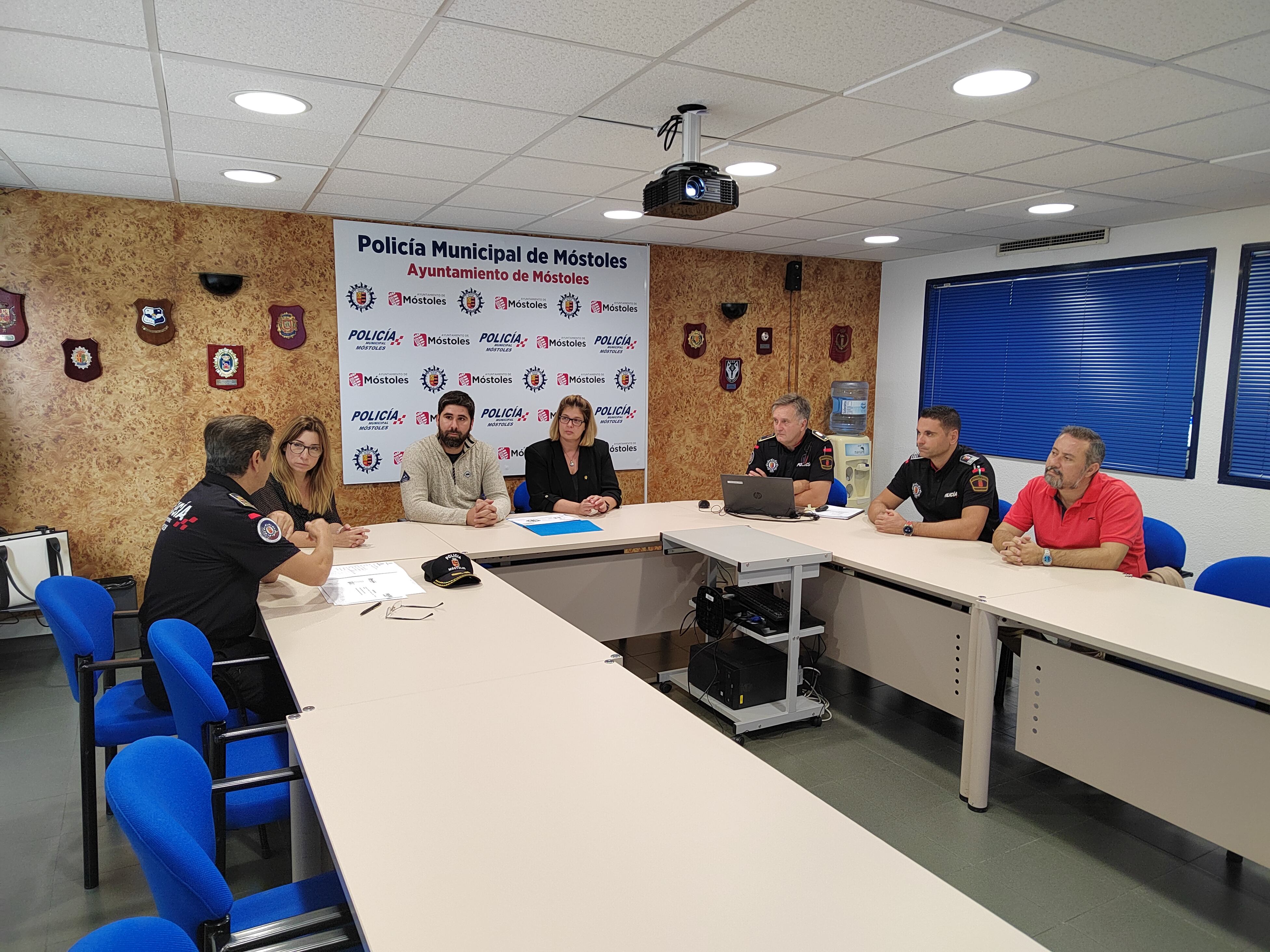 La alcaldesa de Móstoles, Noelia Posse, durante la presentación de Policía Tutor