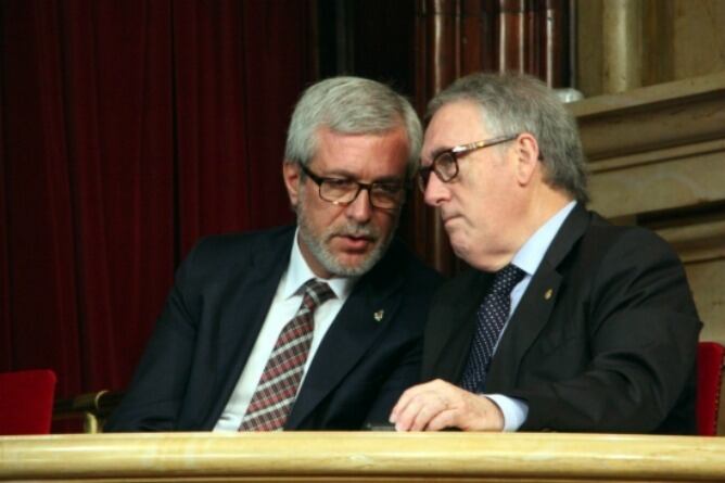 L'alcalde de Tarragona, Josep Félix Ballesteros (PSC), i l'alcalde de Vila-Seca i president de la Diputació de Tarragona, Josep Poblet (CiU), a la tribuna de convidats del Parlament