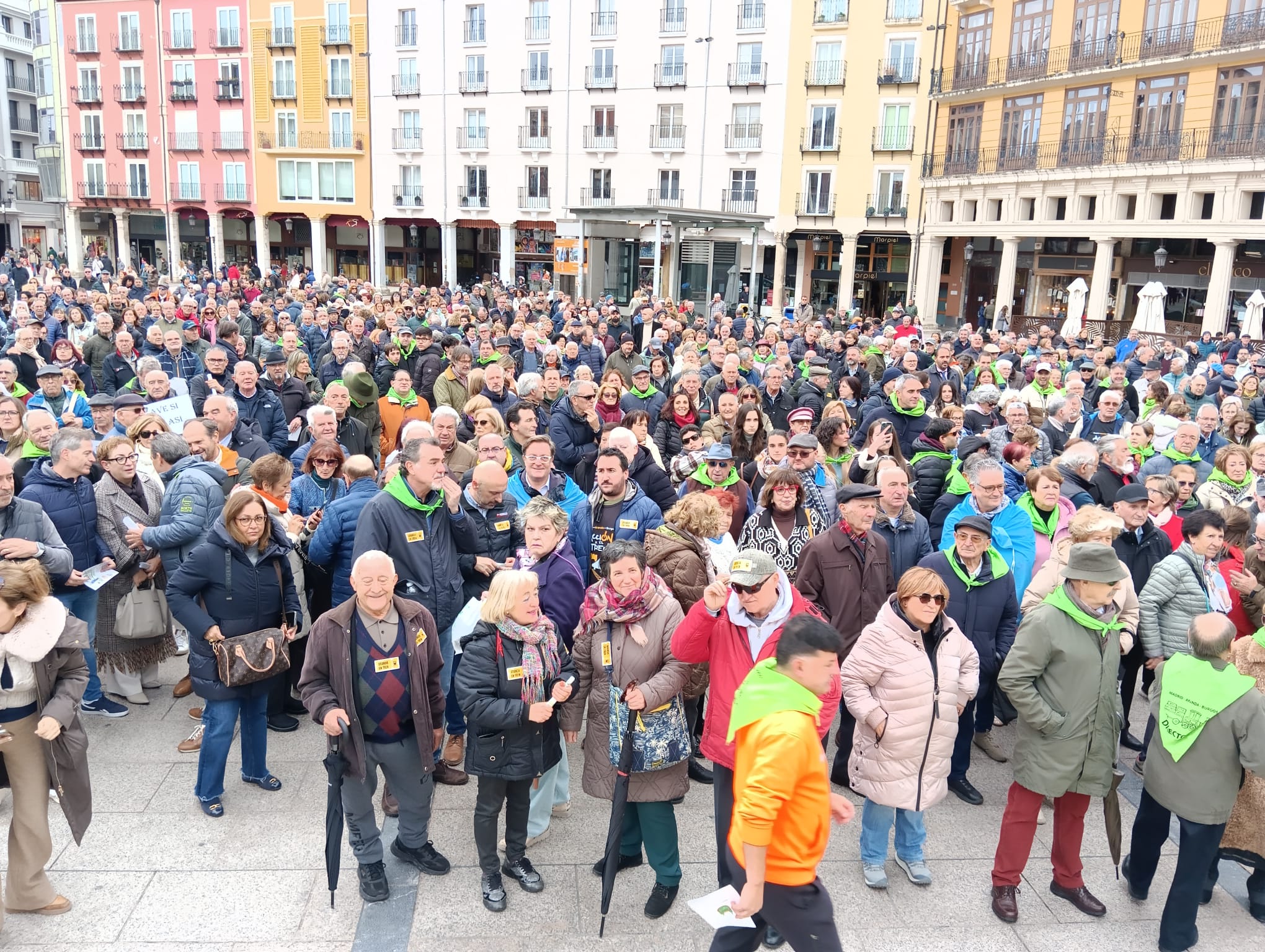 La Plaza Mayor de Burgos registró una afluencia de alrededor de tres mil personas