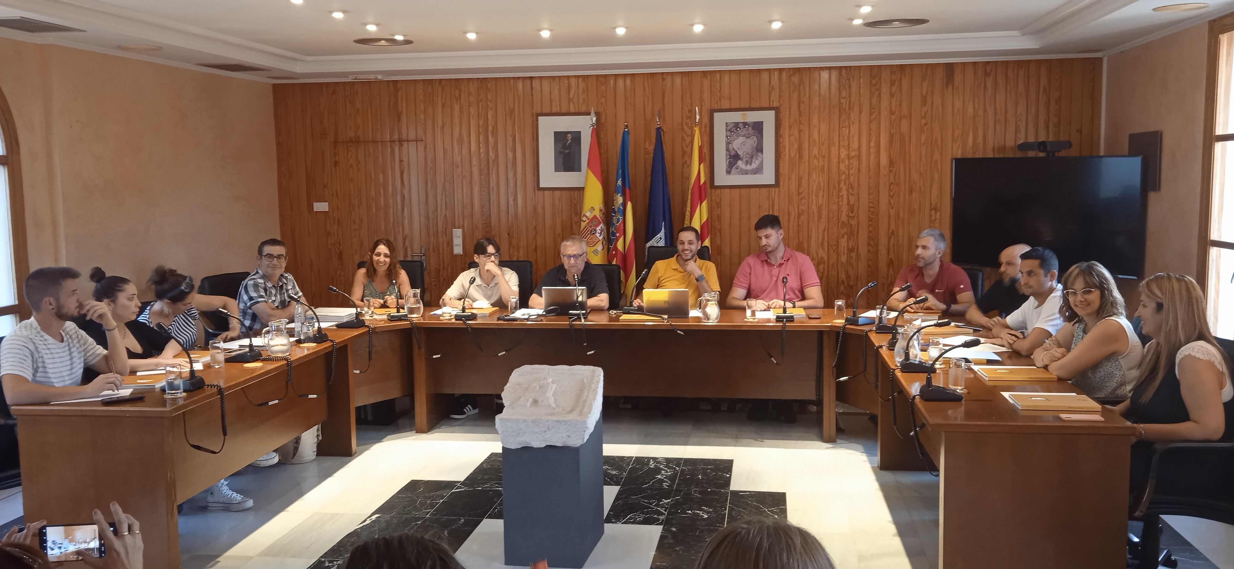 Momento del primer pleno de la nueva corporación municipal de Ondara.