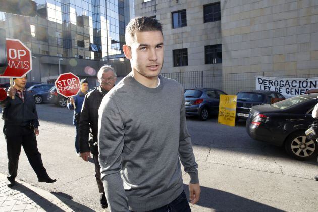 Lucas Hernández, a su llegada al Juzgado