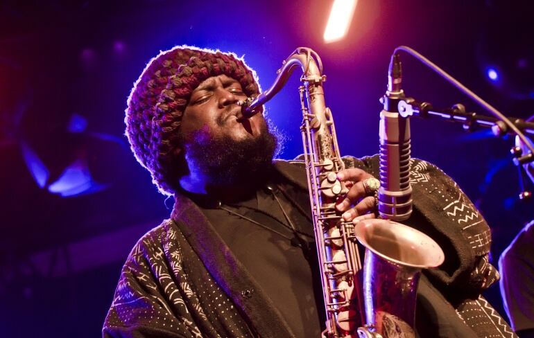 Kamasi Washington durante una actuación en Berlín en mayo de 2018