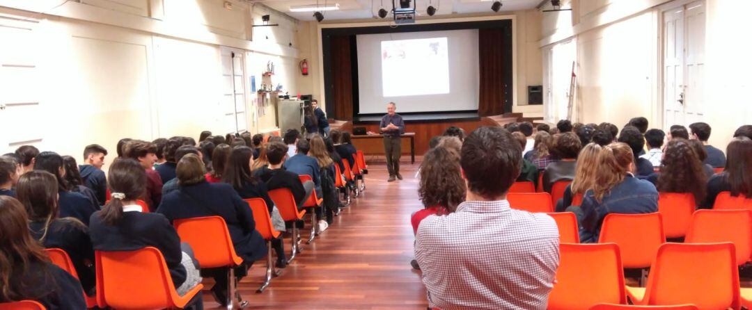 Ponencia de Ángel Carracedo en la Compañía de María