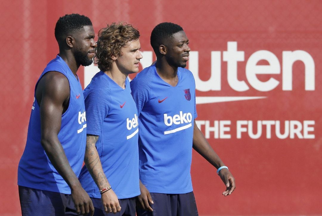 Umtiti, Griezmann y Dembélé, en el primer entrenamiento del exjugador del Atlético con el Barcelona.