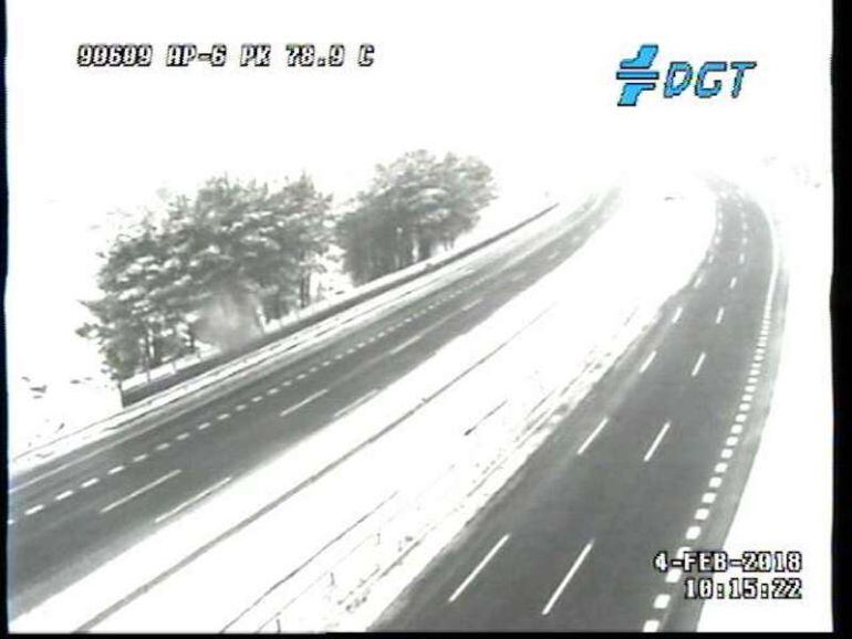 La nieve afecta a carreteras principales como la AP-6