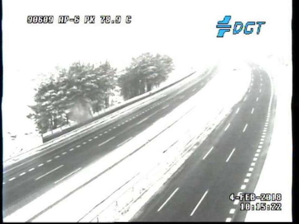 Segovia despierta bajo un manto blanco