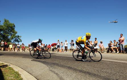 Wiggins y Froome durante una bajada en el Tour 2012