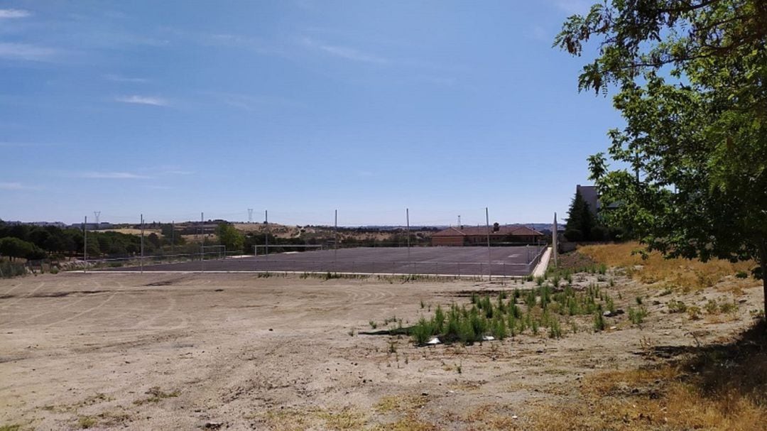 Pista polideportiva en el estadio municipal Los Pinos