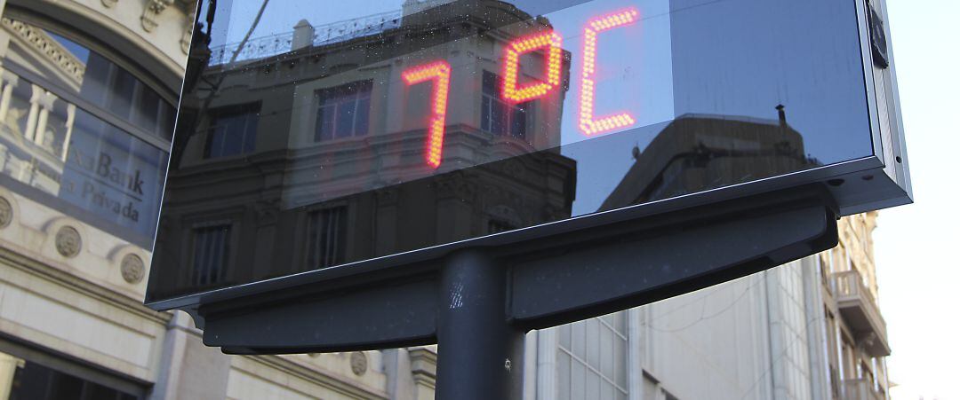 Termómetro en la ciudad de Castelló. Imagen de archivo