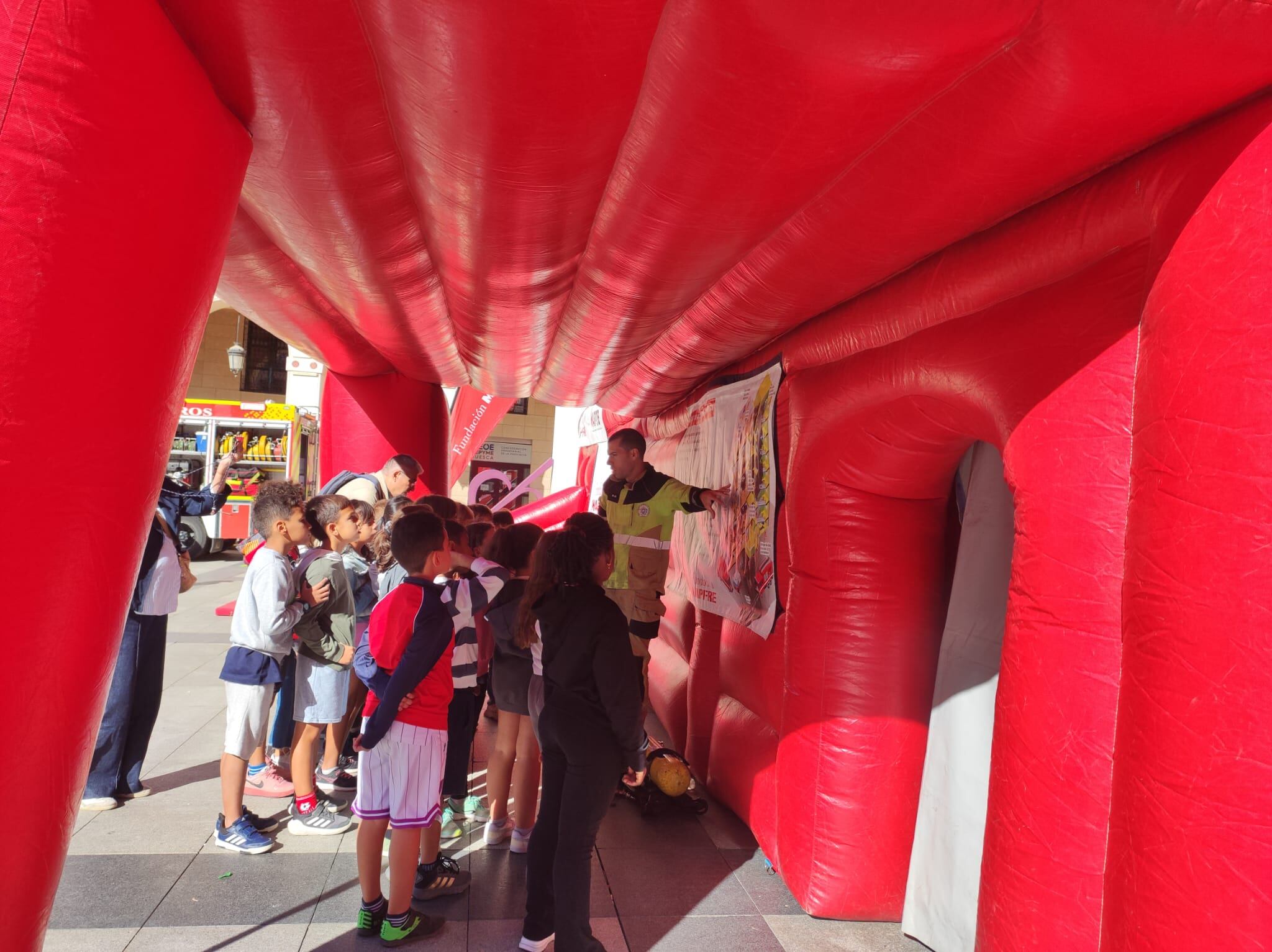 La caseta del humo habilitada en la plaza Luis López Allué.