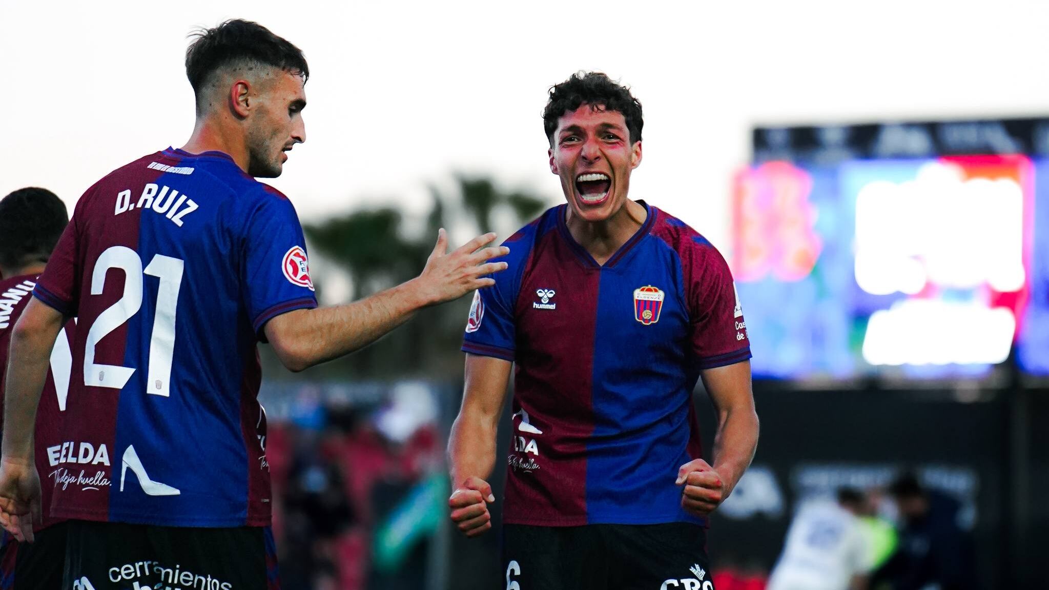 Borja Calvo celebra el primer tanto del partido