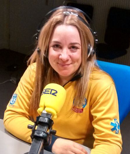 Teresa Pacheco en los estudios de Radio Madrid.