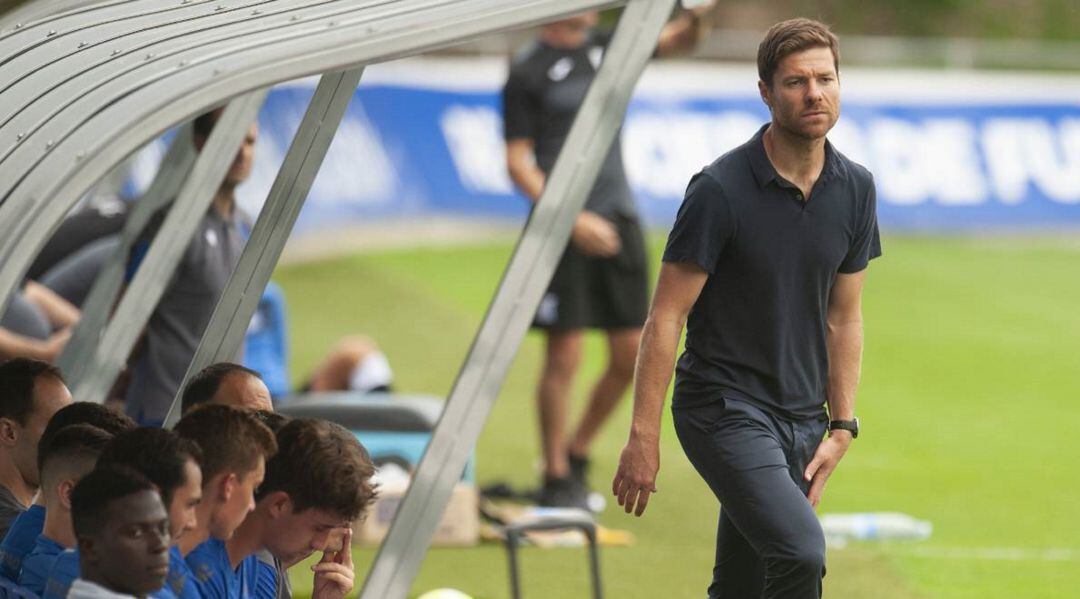 Xabi Alonso dirige un partido del Sanse en Zubieta