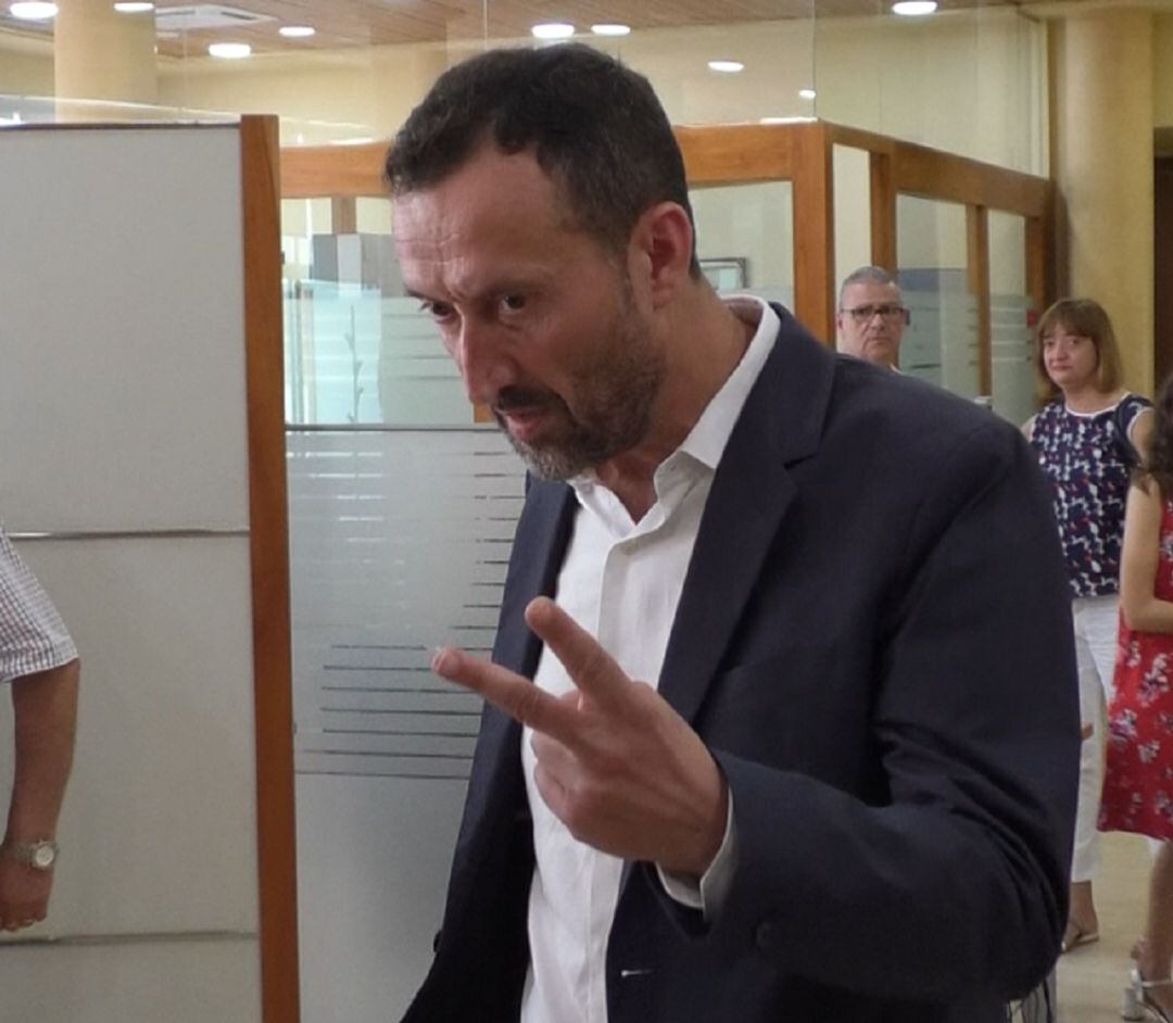 Carlos González, alcalde de Elche