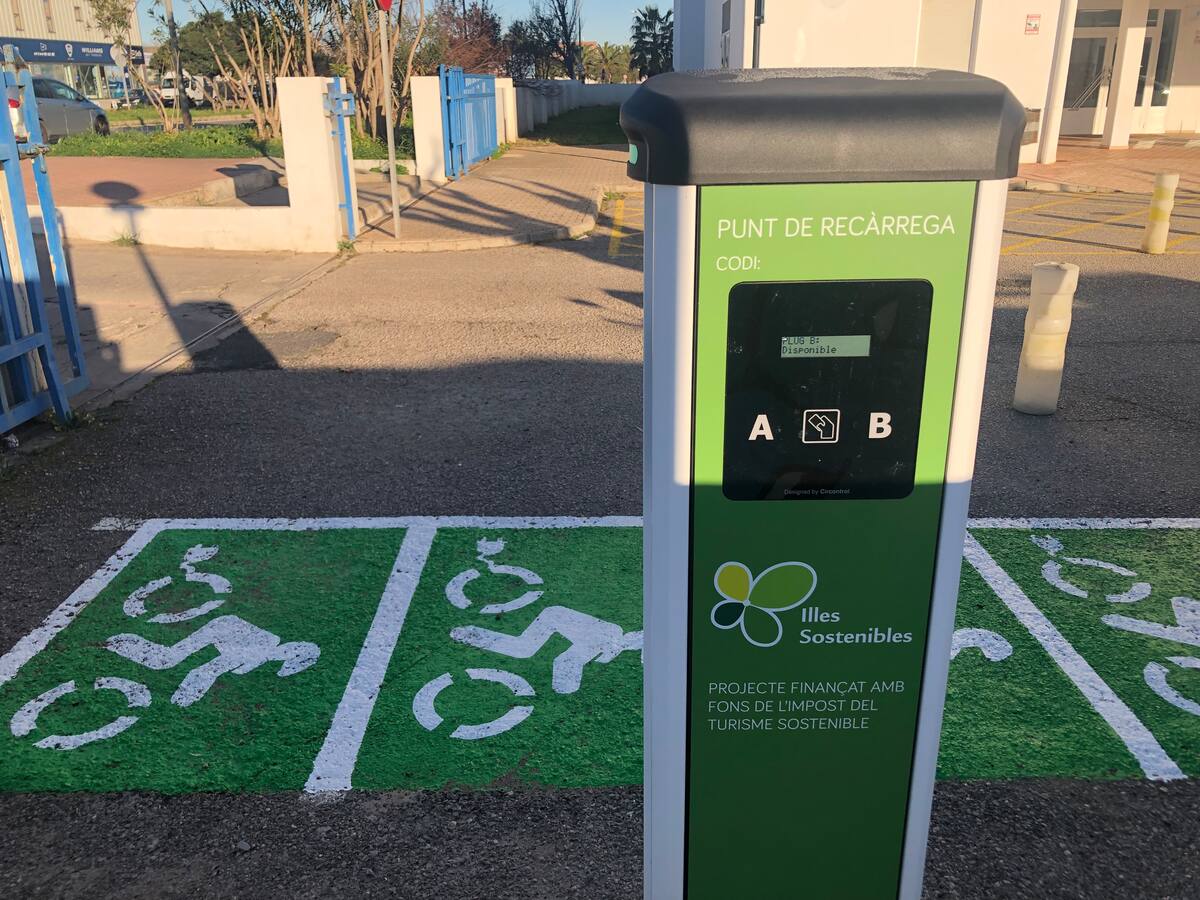 El nombre de recàrregues de vehicle elèctric continua en augment a Menorca amb un 20% més que l’any 2023