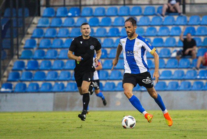 Michel Herrero, jugador del Hércules CF, frente al Badalona Futur