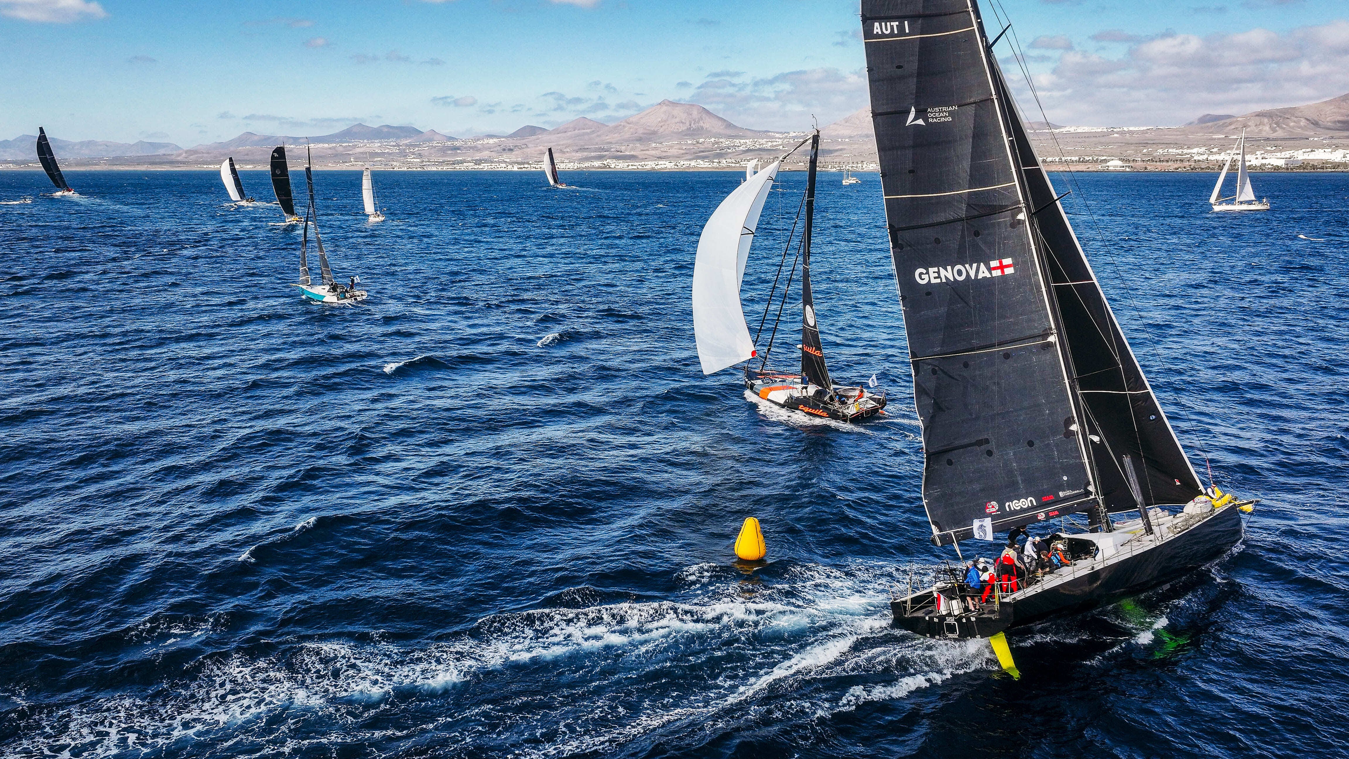 Participantes en la RORC Transatlantic Race, en aguas de Lanzarote.