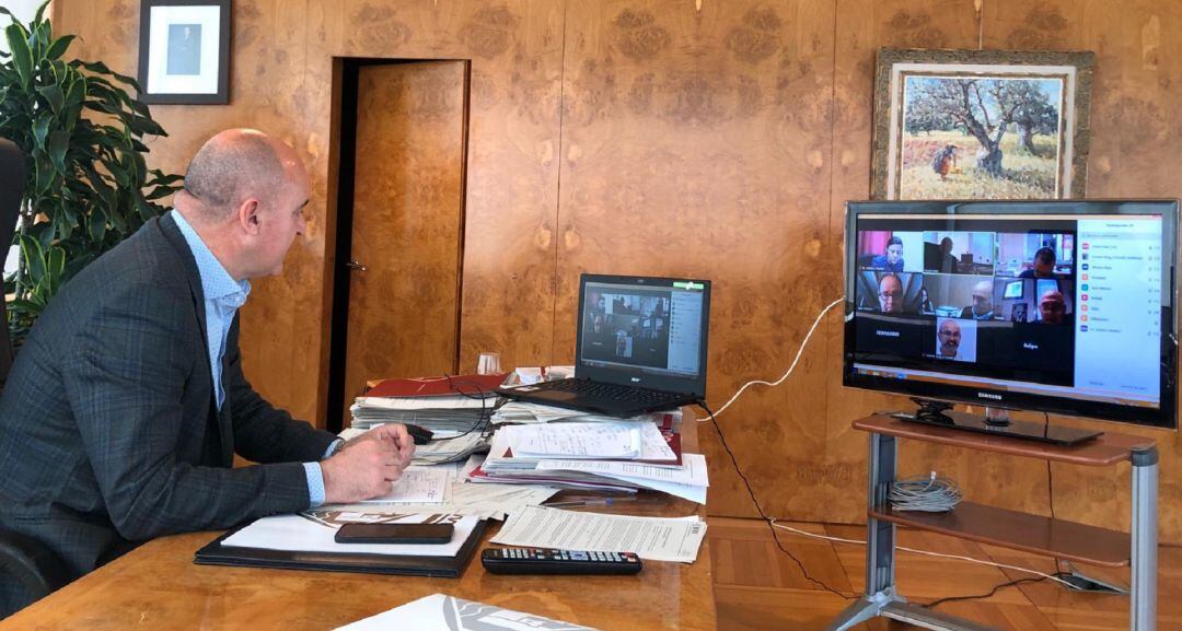 Un momento durante la reunión por videoconferencia