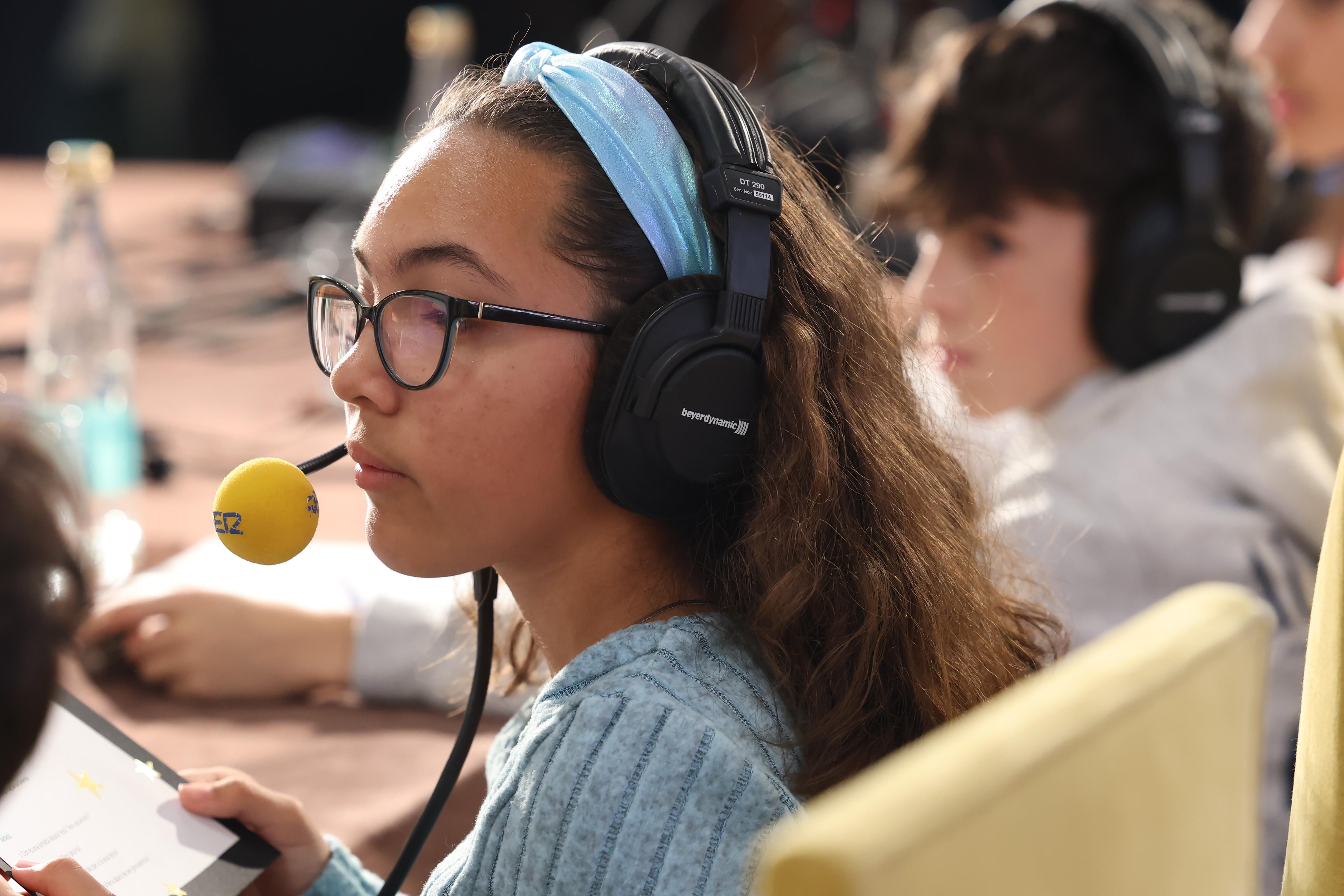 Imagen de la entrevista de siete niñas y niños de primaria a la presidenta Marga Prohens