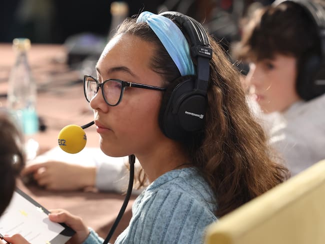 Imagen de la entrevista de siete niñas y niños de primaria a la presidenta Marga Prohens