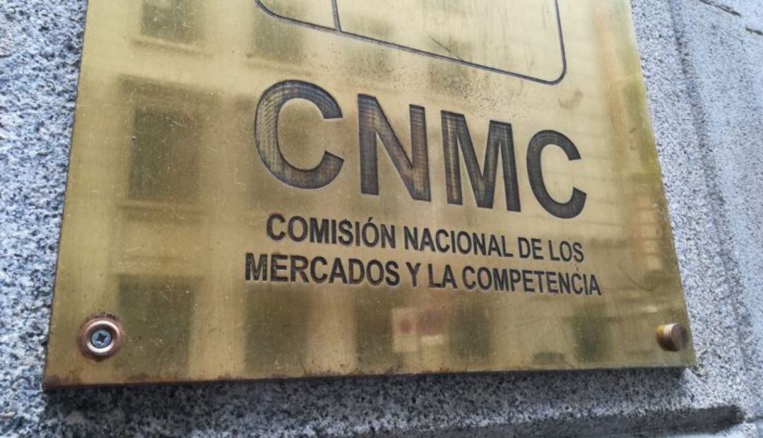 Cartel en la entrada de la CNMC